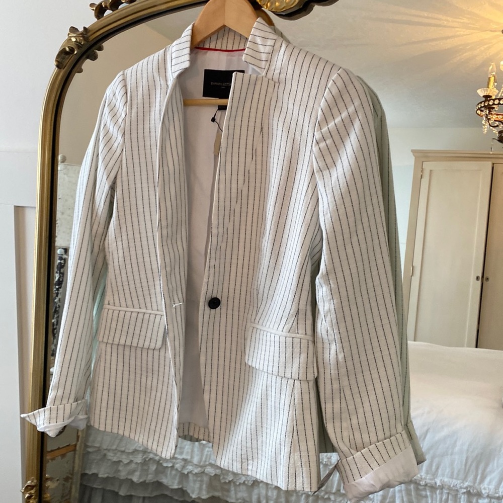 NWT Banana Republic white and navy blazer .